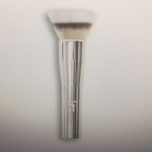 New in box!  IT Heavenly Luxe Double Airbrush